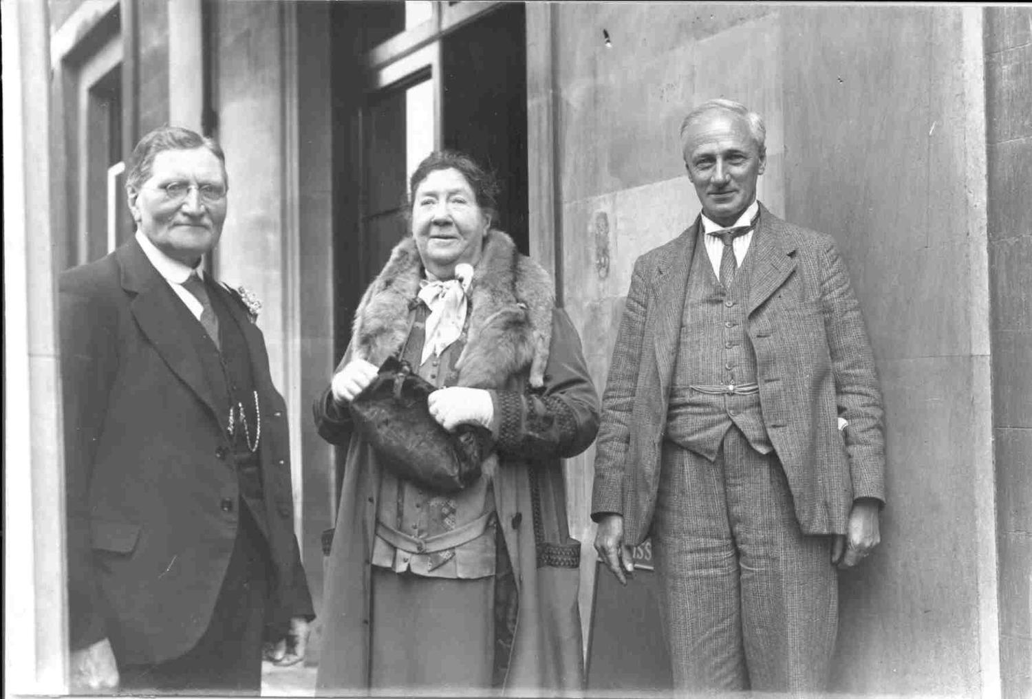 Peterborough Museum Secretary J.W.Bodger with Dame Madge Kendal and J.T.S.Flynn editor of the Peterborough Citizen Newspaper. 30/05/1932. PETMG:D73