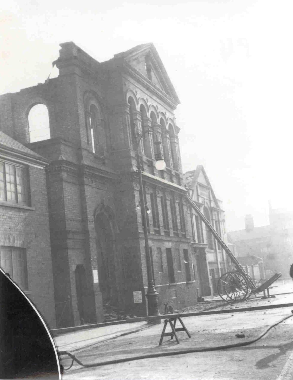 Fire department elevating ladder, shown fighting the fire at the Queen Street Baptist Church, 16.10.1905.